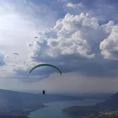Entre D'annecy Et Montagnes, Golf Et Parapente A Pieds Apartment *